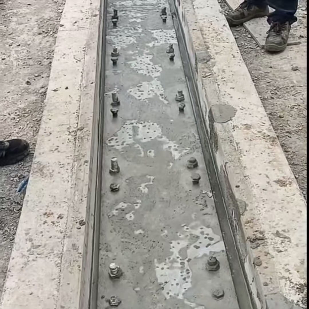 庄河港口码头起重机龙门吊重型机械设备稳固用早强快凝轨道胶泥
